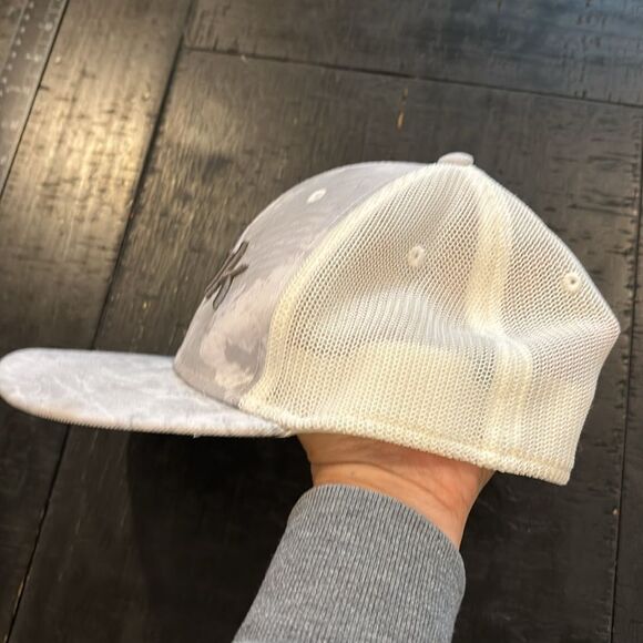 Huk Stretch Performance M-L Camo Camouflage Gray Hat Cap - Picture 2 of 8